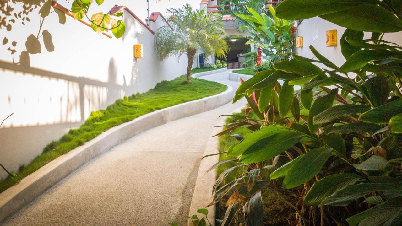 Bonito Hotel By Arans Zihuatanejo Exterior photo